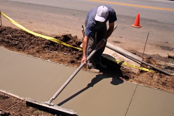 Sidewalk Building in Laguna Niguel