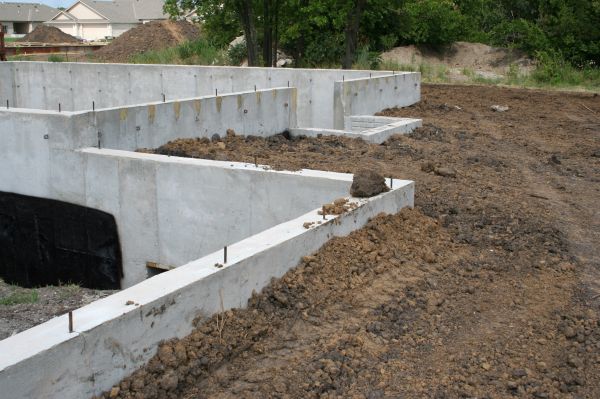 Foundation Wall Construction in Laguna Niguel